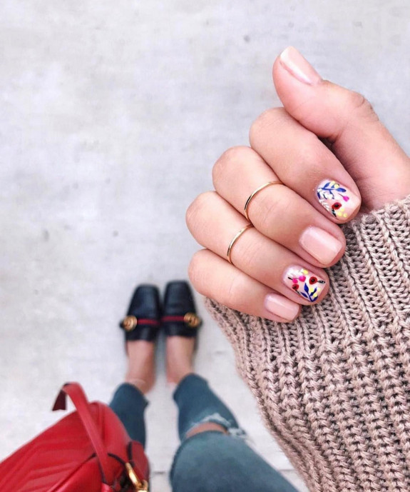 Fall floral nails, autumn floral nails, fall nails, fall nail designs, floral nail designs 2022, flower french tips, fall nails with flower accents