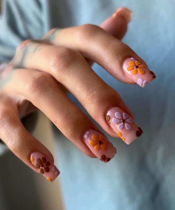 Fall floral nails, autumn floral nails, fall nails, fall nail designs, floral nail designs 2022, flower french tips, fall nails with flower accents