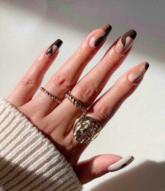 42 Best Fall Nail Trends of 2022 — Shades of Brown Abstract Nails