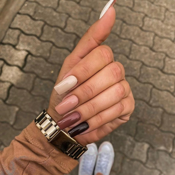 42 Best Fall Nail Trends of 2022 — Mauve + Black Nails