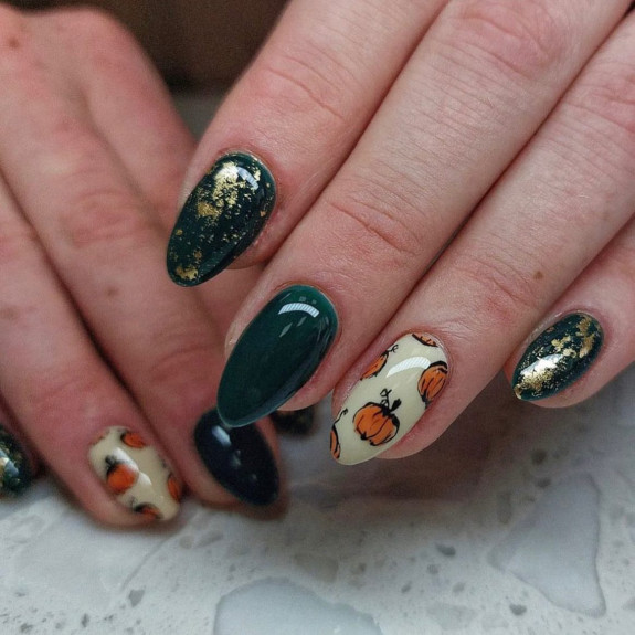 60+ Halloween Nails 2022 — Pumpkin on White + Dark Green Nails