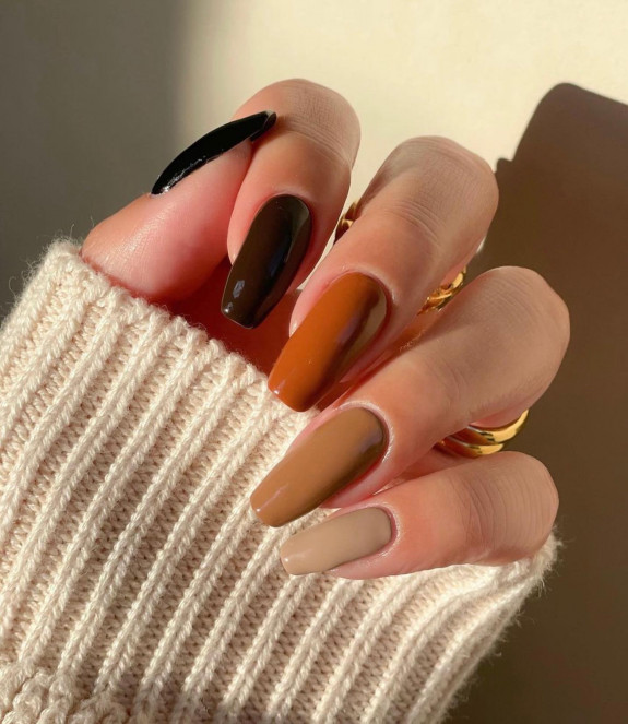 42 Best Fall Nail Trends of 2022 — Gradient Skittle Fall Color Nails