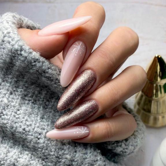 35 Best Nude Christmas Nails — Nude & Rose Gold Almond Nails