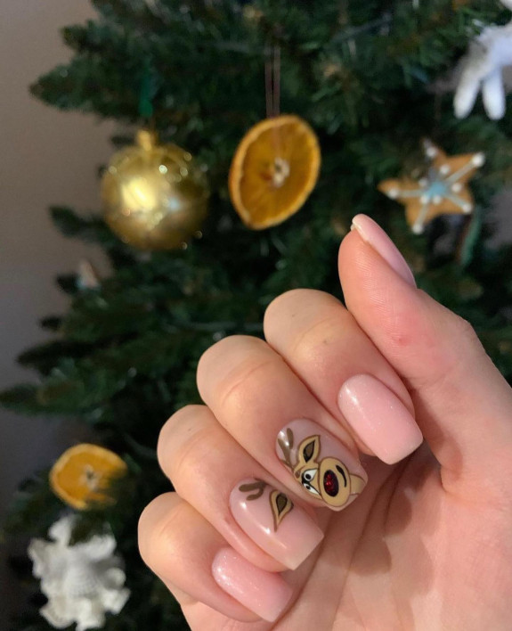 35 Best Nude Christmas Nails — Simple Nude Short Nails with Reindeer