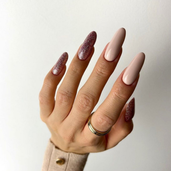 42 Best Fall Nail Trends of 2022 — Glitter Mauve Almond Long Nails