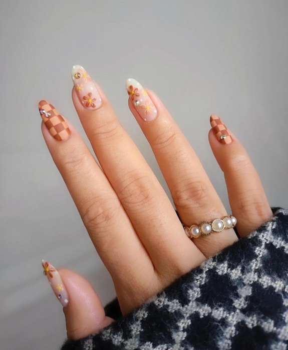 50+ Fall Nails That Are So Trendy — Soft Brown Flower & Checkerboard Nails