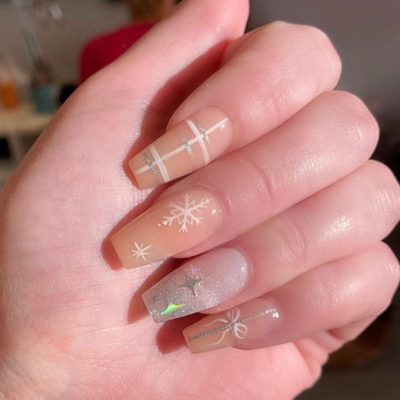 35 Best Nude Christmas Nails — Snowflake, Plaid Nude Nails