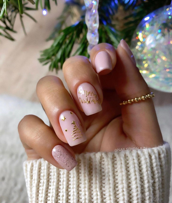 35 Best Nude Christmas Nails — Gold Christmas Tree Natural Nails