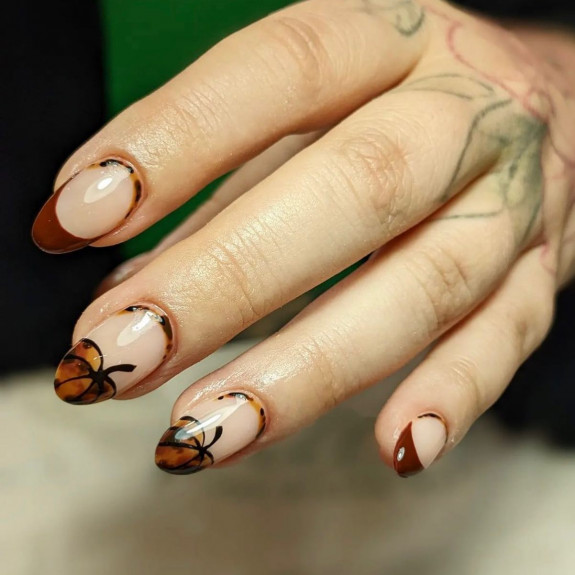 30 Cute Pumpkin Nails — Tortoiseshell Pumpkin Tip Nails