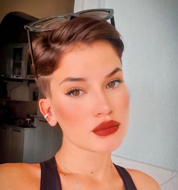 32 Pixie Cuts That Are So Trendy — Caramel Brown Pixie with An Undercut