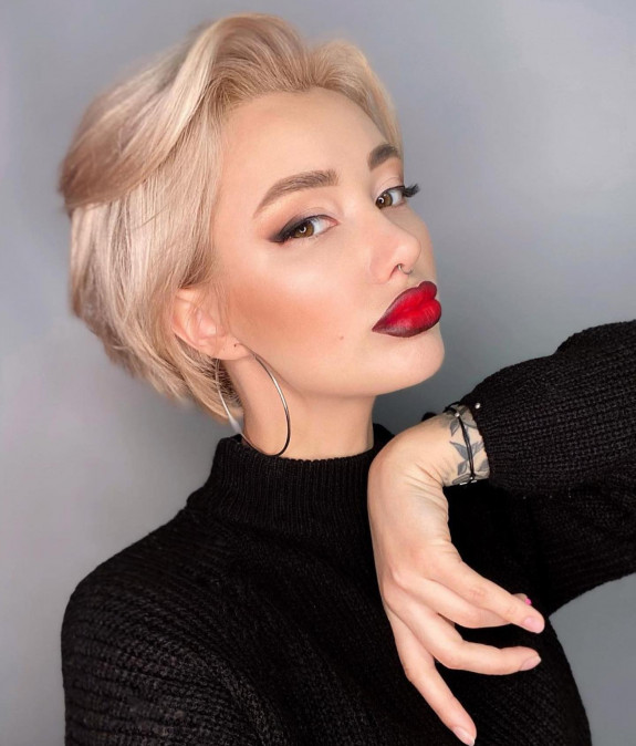 32 Pixie Cuts That Are So Trendy — Creamy Peach Blonde Pixie