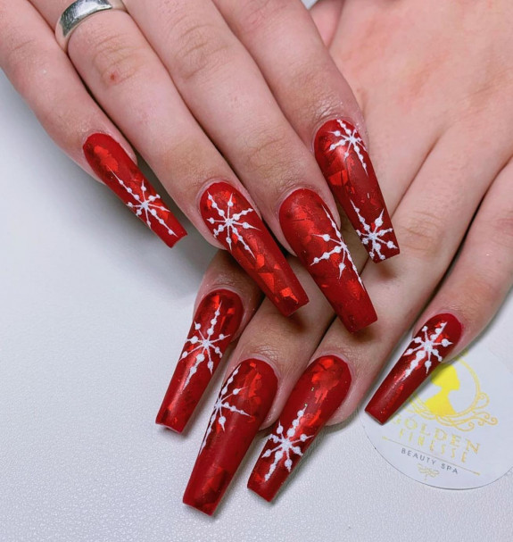 red santa nails,  red santa hat nails, red nails with  snowflakes, red glitter nails, red french tip nails, acrylic red nails, red festive nails, red christmas nails, christmas nails, red holiday nails, red christmas nail ideas, red christmas nail designs, red nails