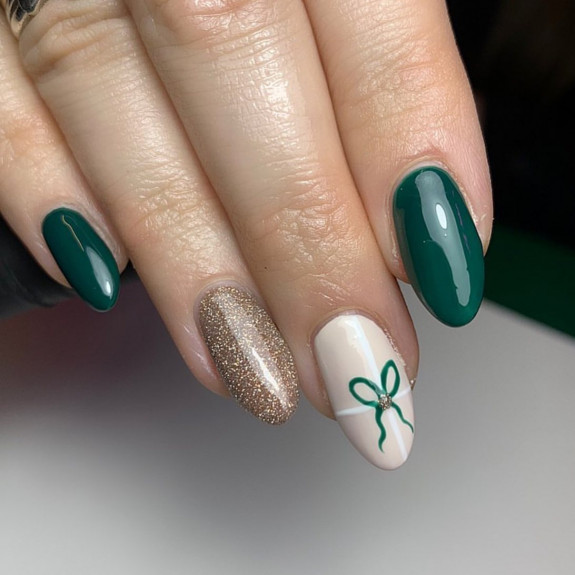 31 Green Christmas Nail Designs  — Glitter Gold, Green and White Festive Nails