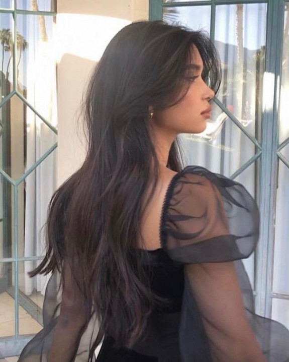 50 Cute Ways To Wear Curtain Bangs — Layered Long Hair with Bangs