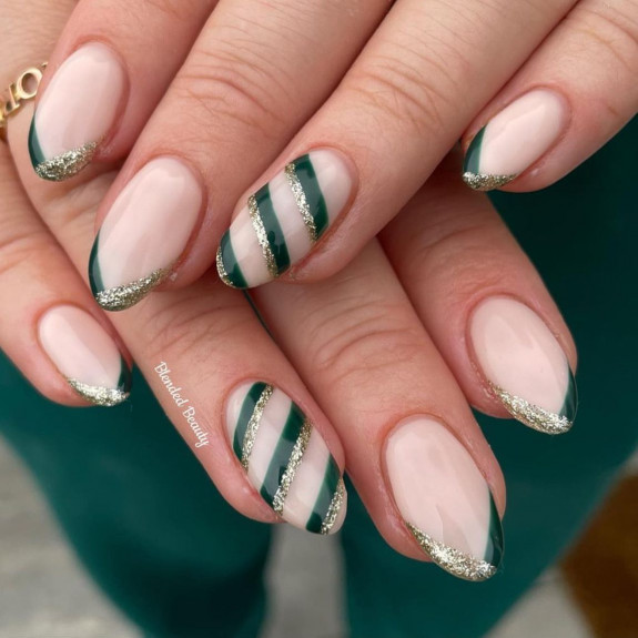 31 Green Christmas Nail Designs  — Green and Gold V-French Festive Nails