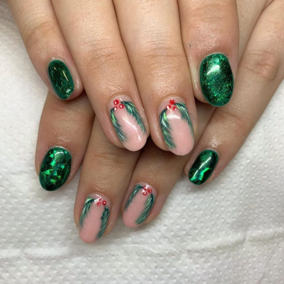 31 Green Christmas Nail Designs  — Green Garland Festive Nails