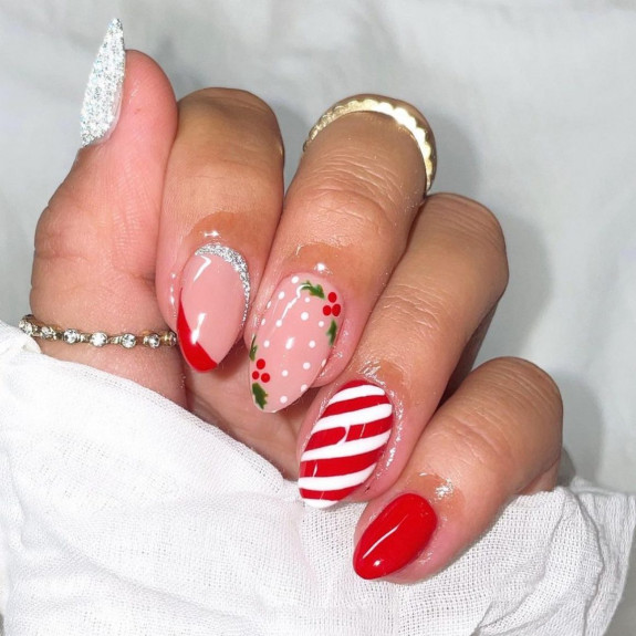 29 Cute Christmas Nail Designs — Mix n Match Christmas Nails