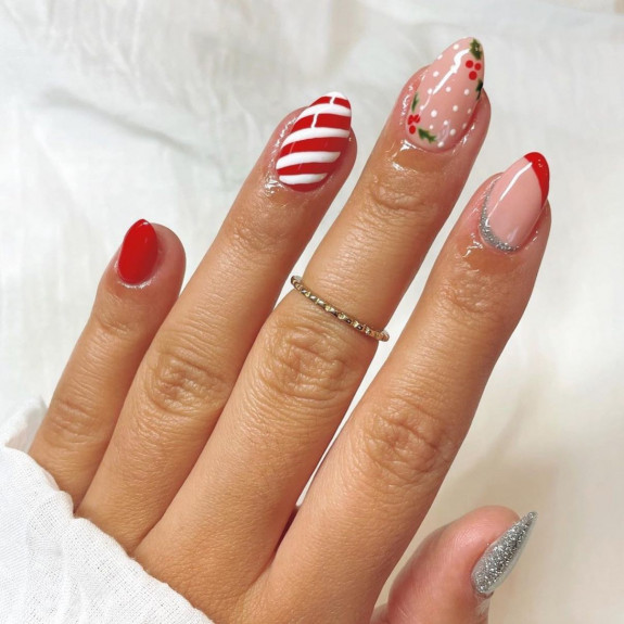 29+ Cute Christmas Nail Designs — Mix n Match Red Subtle Nails