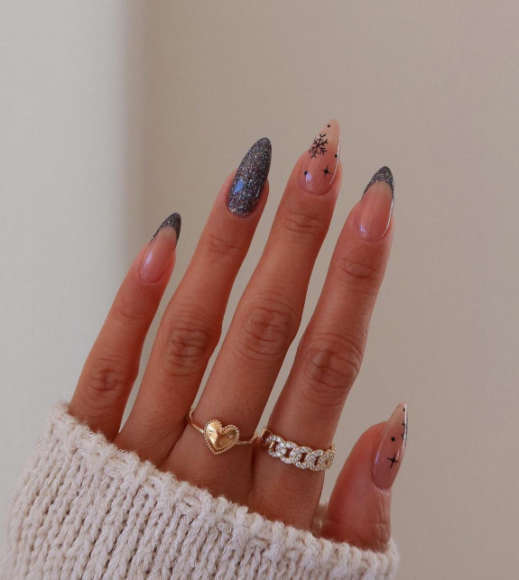 29 Cute Christmas Nail Designs — Smokey Shimmer Nails