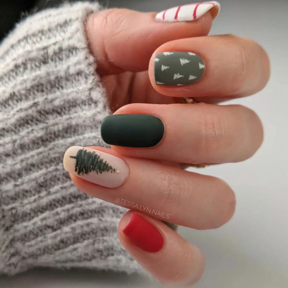 29+ Cute Christmas Nail Designs — Christmas Matte Green Nails