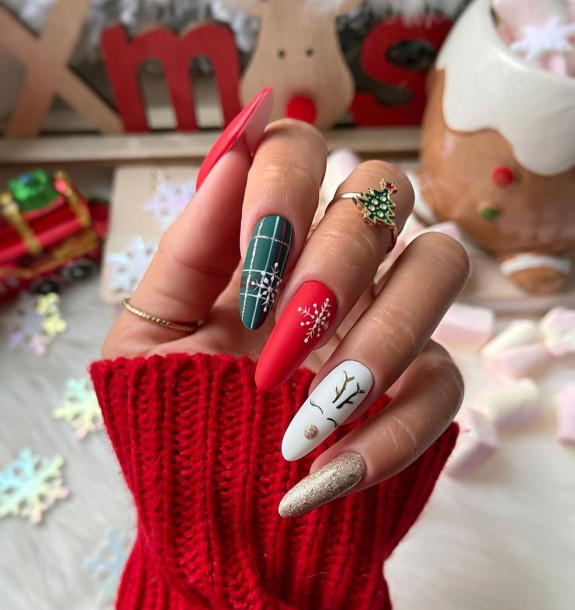 29+ Cute Christmas Nail Designs — Green Plaid + Red + Rudolph White Nails