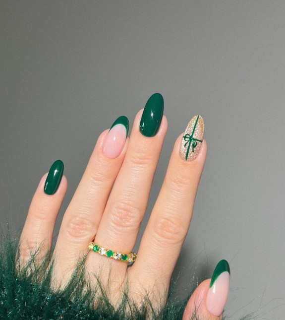 29+ Cute Christmas Nail Designs — Green + Present Nails