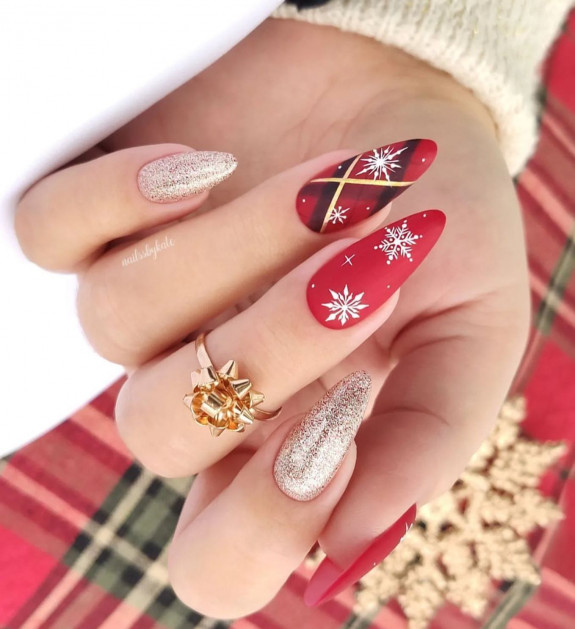 29+ Cute Christmas Nail Designs — Red Plaid + Gold Nails