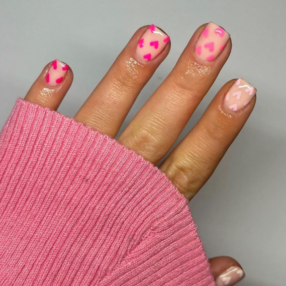 37 Awesome Valentines Nails — Gradient Pink Heart Nails