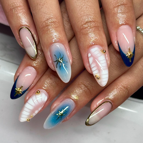 30 Groundbreaking Fall Nail Designs : Ocean-Inspired Elegance with Gold Accents