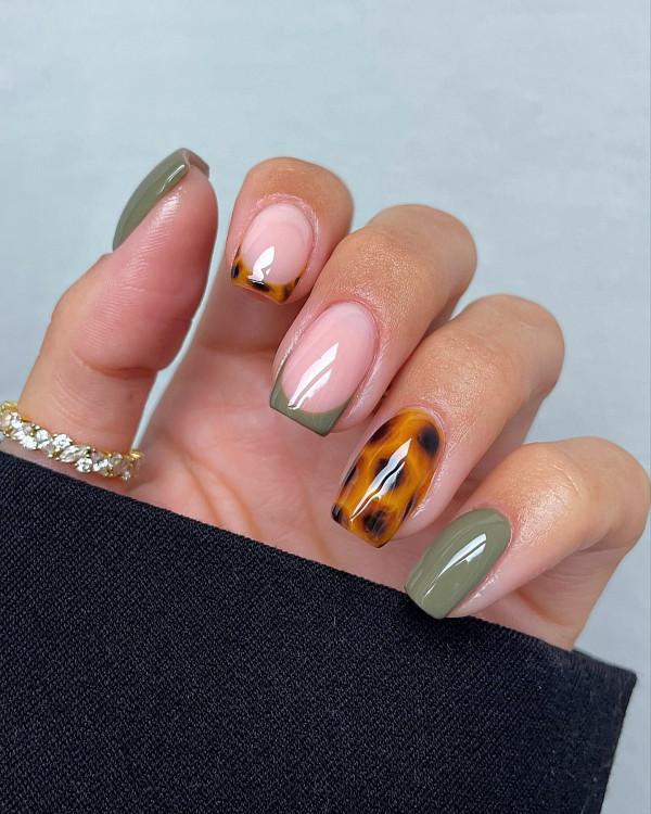 30 Groundbreaking Fall Nail Designs : Earthy Olive & Tortoiseshell Chic