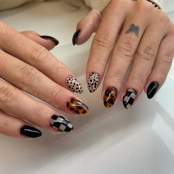 30 Groundbreaking Fall Nail Designs : Mixed Animal and Checkered Black Nails