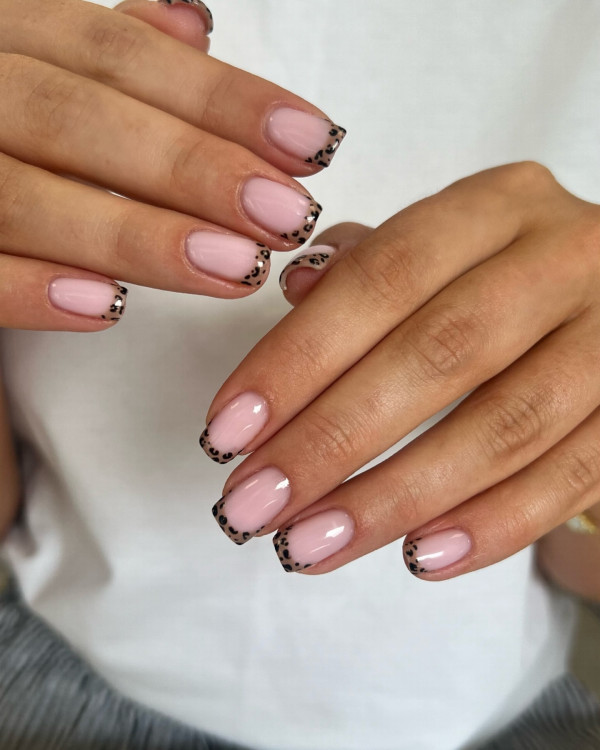 30 Groundbreaking Fall Nail Designs : Subtle Leopard French Tips