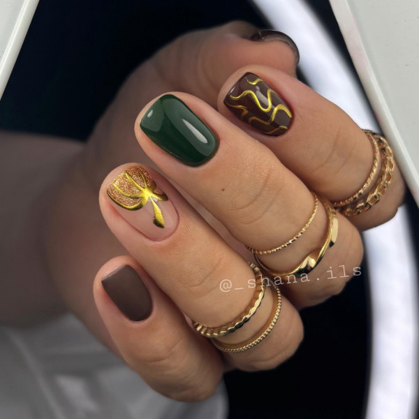 30 Groundbreaking Fall Nail Designs : Golden Pumpkin Delight