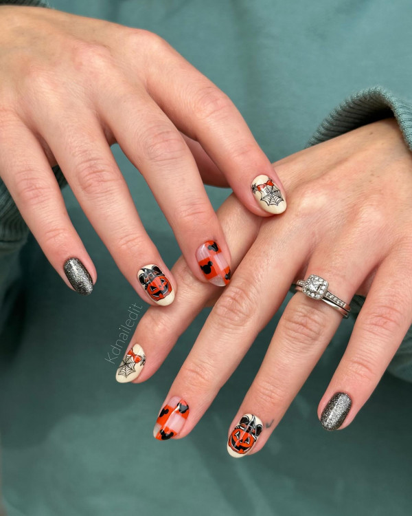 40 Spooky Short to Medium Halloween Nail Ideas : Plaid Pumpkins & Glitter