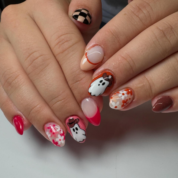 40 Hauntingly Beautiful Halloween Nail Ideas : Floral Ghosts & Retro Halloween Charm