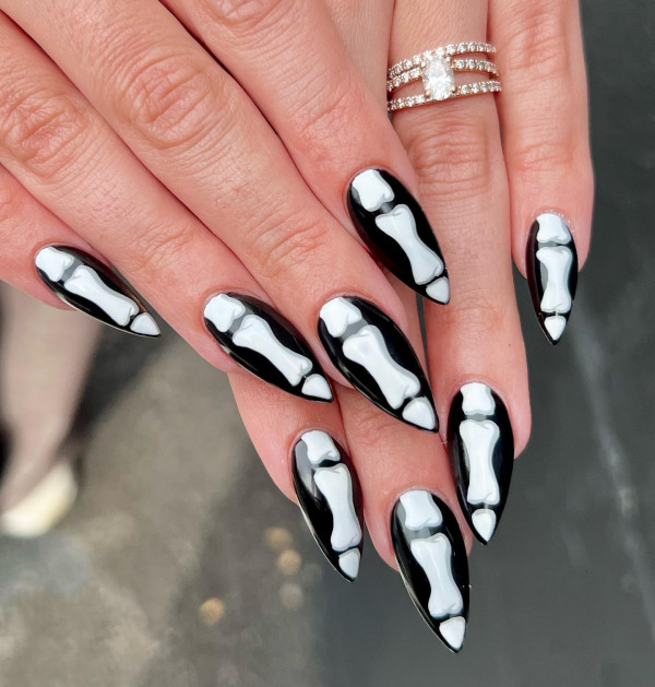 40 Hauntingly Beautiful Halloween Nail Ideas : Skeleton Chic