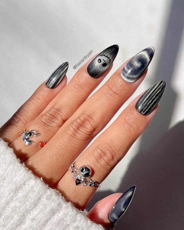 40 Spooky Short to Medium Halloween Nail Ideas : Galactic Ghost Glam