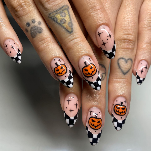 40 Hauntingly Beautiful Halloween Nail Ideas : Pumpkin Patch Meets Checkered Chic