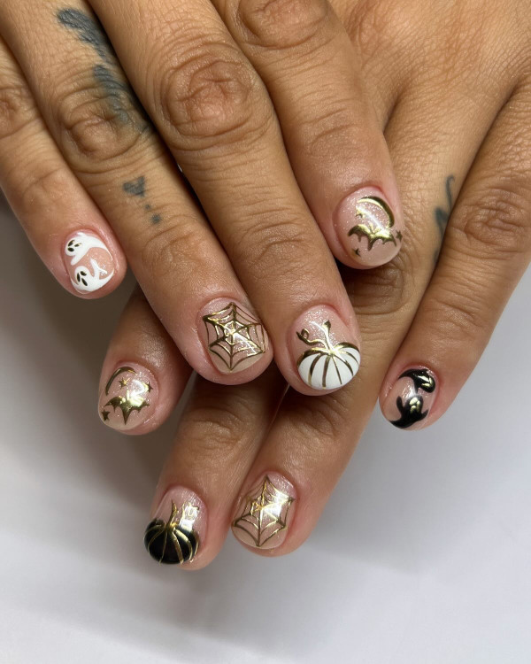 40 Spooky Short to Medium Halloween Nail Ideas : Glamorous Golden Halloween