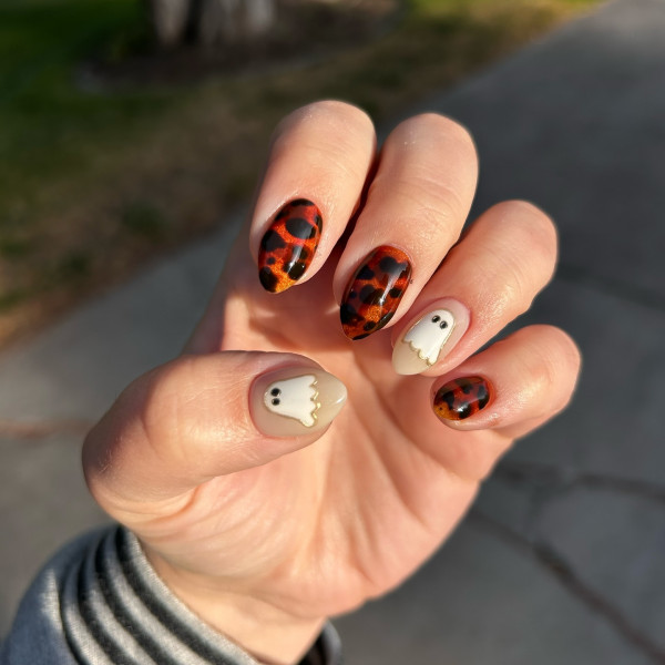 40 Hauntingly Beautiful Halloween Nail Ideas : Tortoiseshell & Ghost Cuties