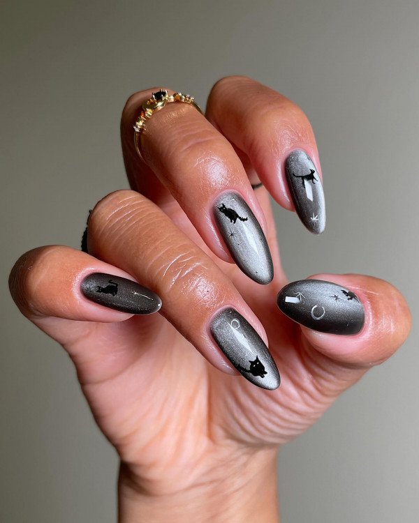 40 Hauntingly Beautiful Halloween Nail Ideas : Midnight Mystique