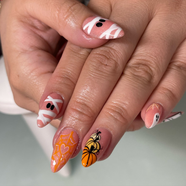 40 Hauntingly Beautiful Halloween Nail Ideas : Mummies & Pumpkins