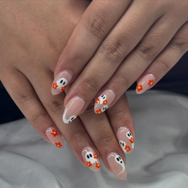 40 Spooky Short to Medium Halloween Nail Ideas : Flower Power Ghosts