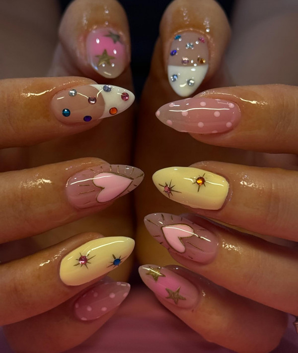 Pretty Valentine's Nail Art with Mix Pastel Shades and Sparkling Details, Best Valentine's Day Nails ideas, Valentine's Nails, Valentine nails, Valentine's day nails, cute Valentine's nail art