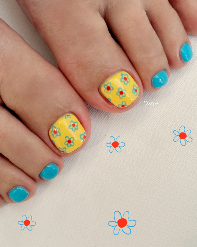Bright yellow and aqua blue toe nails with daisy floral prints, a cheerful and playful summer pedicure