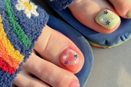 Toe nails in pastel pink and mint green with 3D heart charms and colorful star decorations on short, neat nails