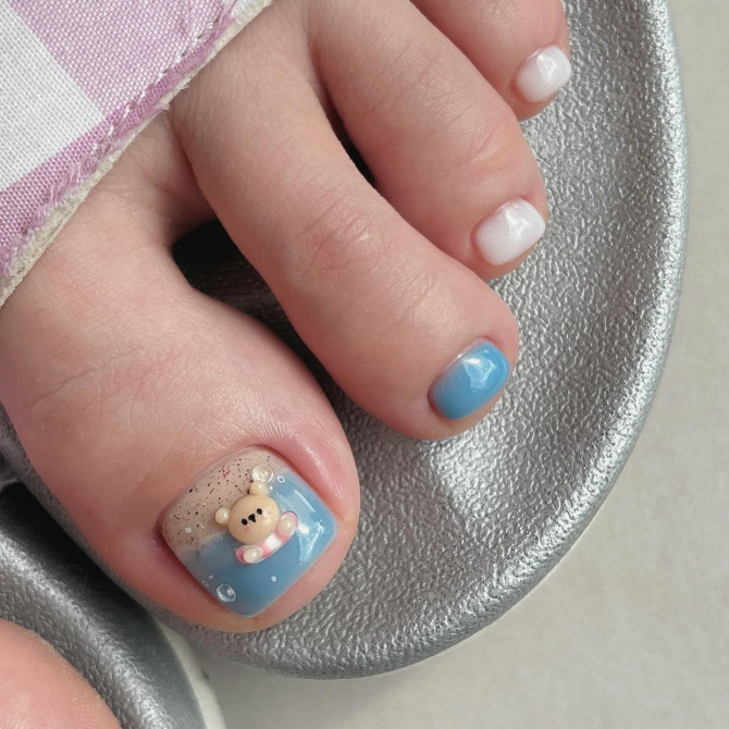 Toe nails with teddy bear art on big toe, soft blue and white polish on short square nails in vacation theme