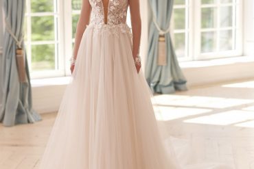 Puff sleeve gown with romantic lace detail from leendias_official. romantic lace bridal gown