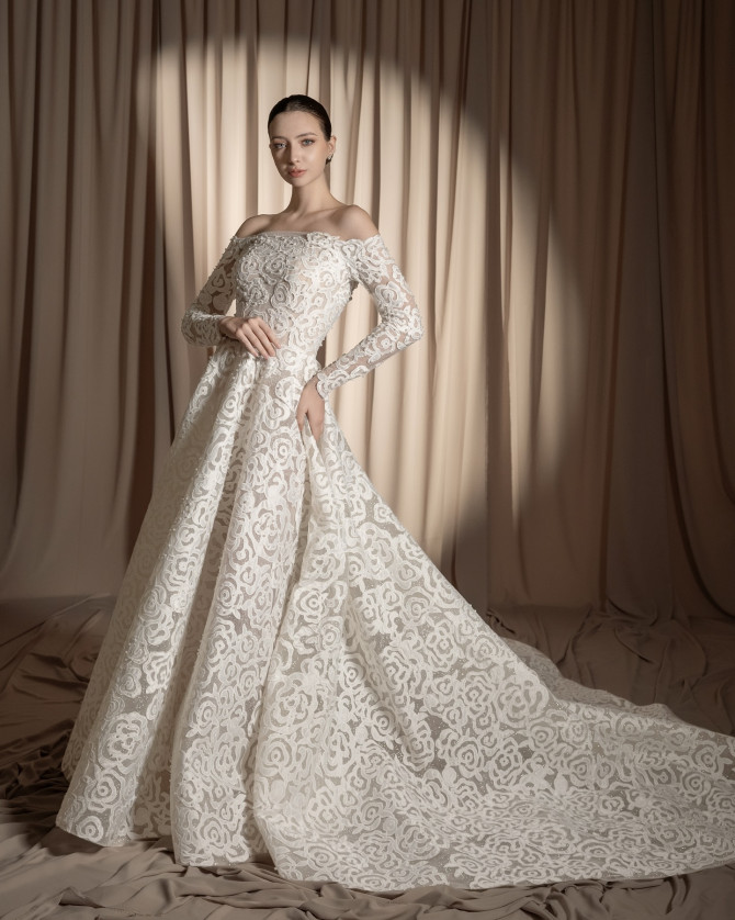 Bride in puff-sleeve lace gown with sweetheart neckline