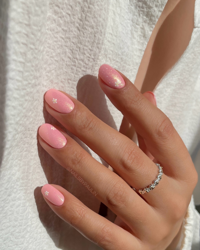  Soft pink shimmer nails with small daisy details